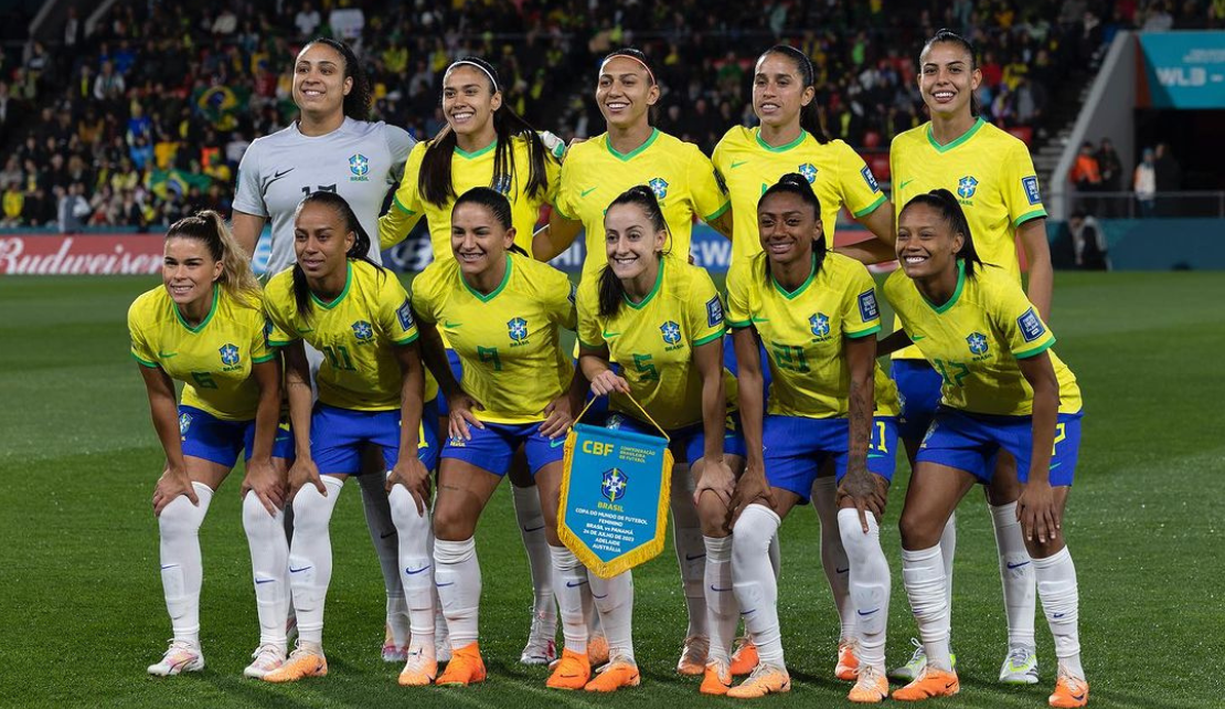 O futebol feminino para além das quadras e dos gramados - Revista