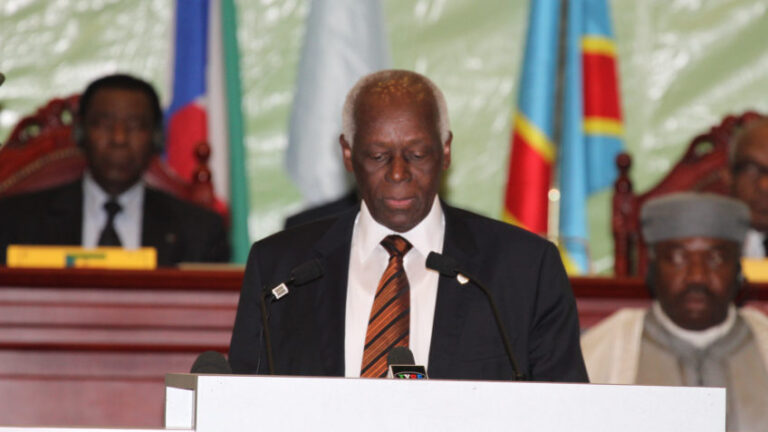Quem Foi Jos Eduardo Dos Santos Que Governou Angola Por Quase 40 Anos Negr 